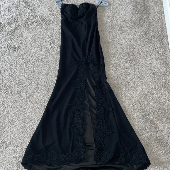 FASHION NOVA STRAPLESS DRESS - Picture 2 of 3